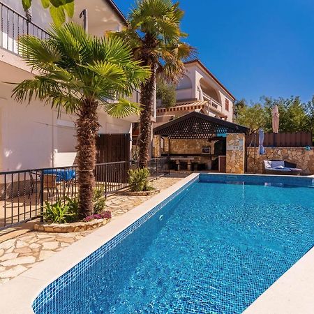 Cozy Apartment In Krk With Kitchen Крк Екстер'єр фото