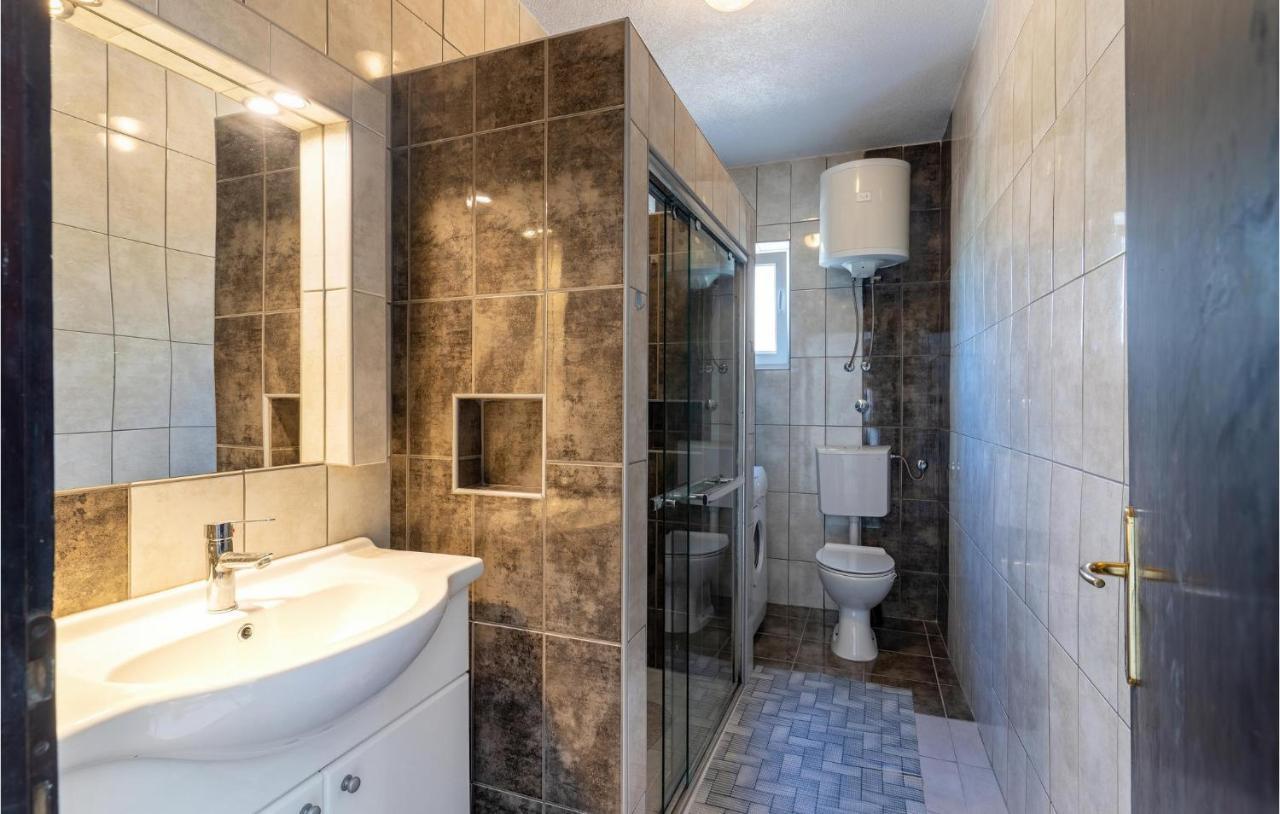 Cozy Apartment In Krk With Kitchen Крк Екстер'єр фото