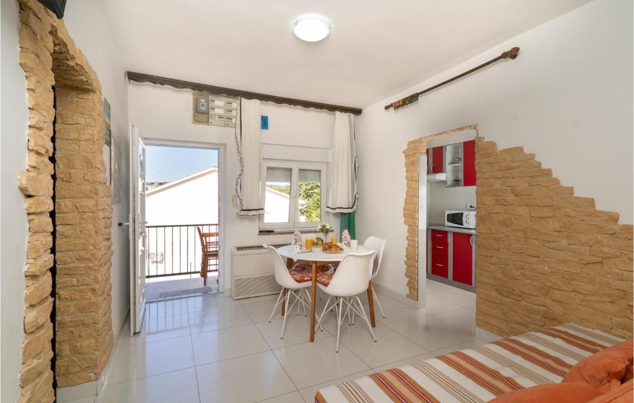 Cozy Apartment In Krk With Kitchen Крк Екстер'єр фото