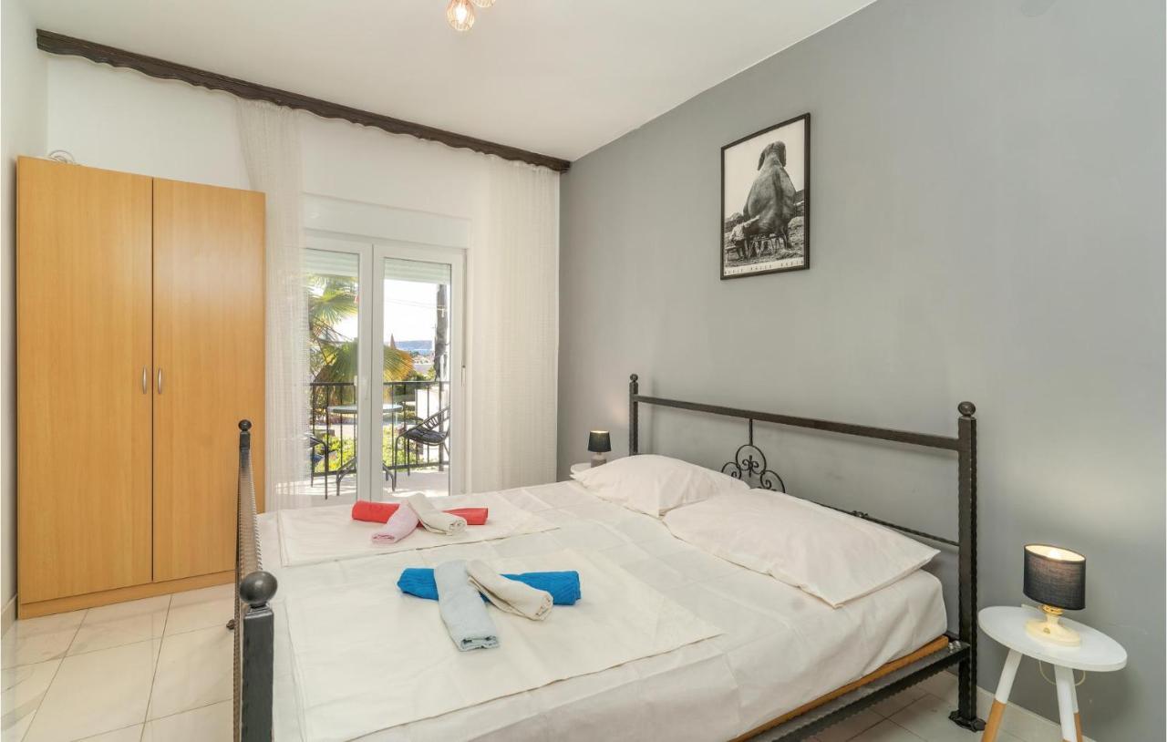 Cozy Apartment In Krk With Kitchen Крк Екстер'єр фото