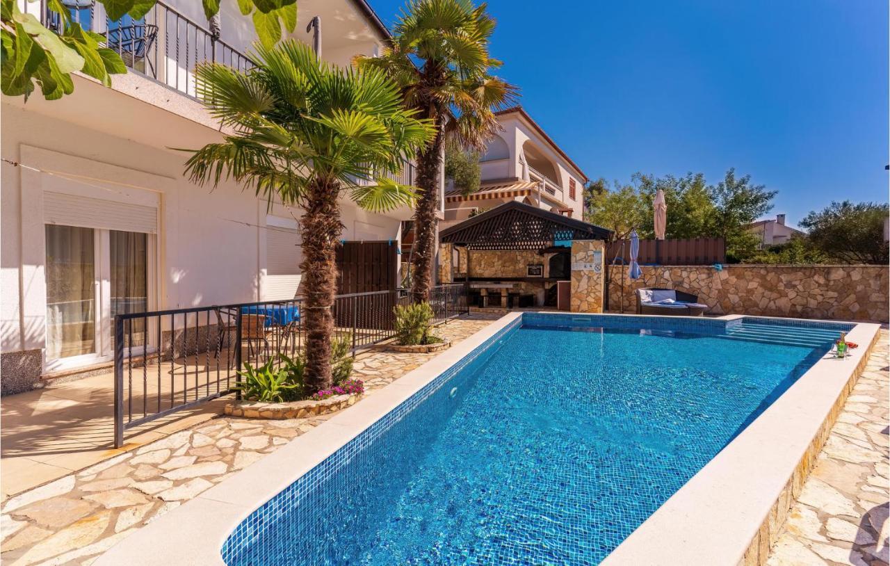 Cozy Apartment In Krk With Kitchen Крк Екстер'єр фото